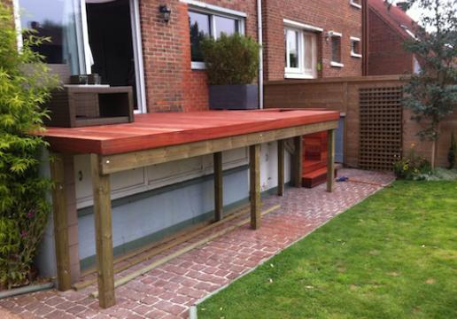 Terrasse supendue PLATEAU EN BOIS PADOUK en cours de finition Terrasse supendue PLATEAU EN BOIS PADOUK en cours de finition