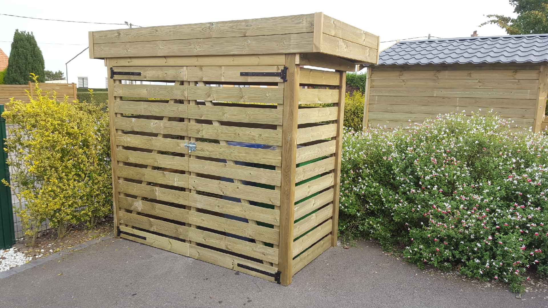 Abri poubelles en bois