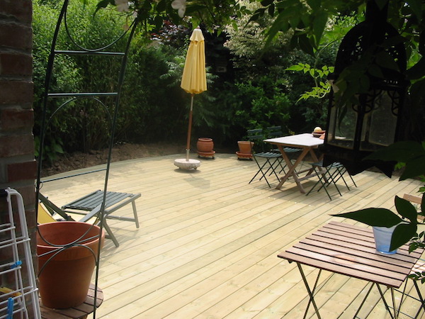 Terrasse bois en pin ombragée LEMAN - Région VALENCIENNES ( 59 )