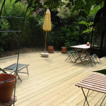 Terrasse bois en pin ombragée LEMAN - Région VALENCIENNES ( 59 )