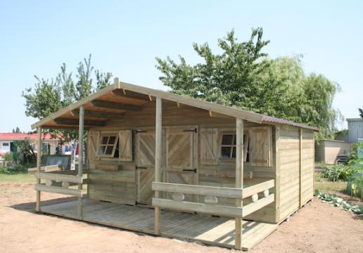 Grand Abri de jardin avec avancée de toiture à Tourcoing ( Nord )