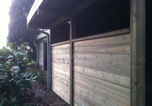 Détail fermeture côté Carport bois pin sylvestre par lames - BRETAGNE