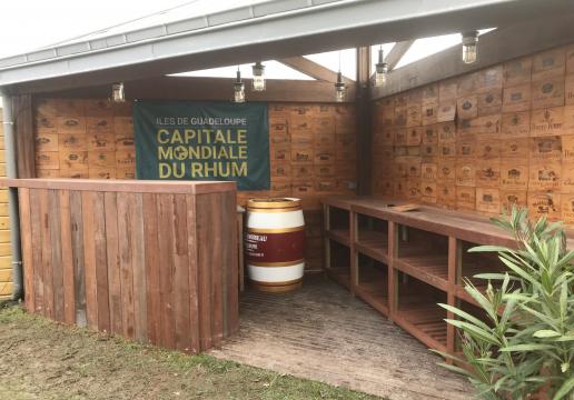 Bar d'extérieur sur mesure en bois exotique - Côtes d'Armor (22) - Dinard à Array 