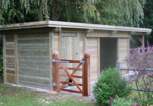 Carport bois transformé BOX CHEVAUX et salle de pansage - BETHUNE ( 62)