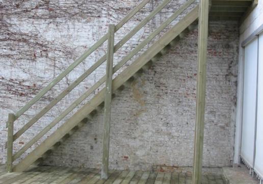 Escalier bois vers Terrasse en pin sylvestre - LILLE ( 59 )