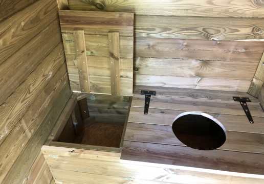 Toilettes sèches en bois sur mesure