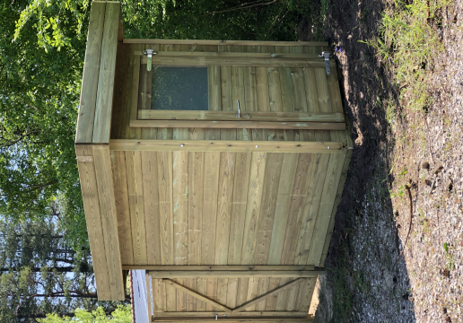 Toilettes sèches en bois