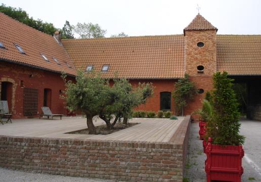 Terrasse en pin sylvestre avec bac dans corps de ferme - LE TOUQUET ( 62 )